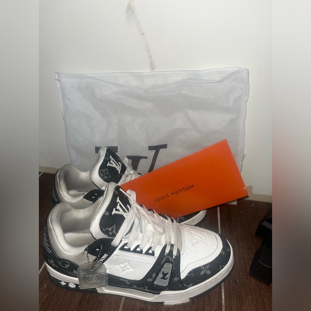 LV SHOES (louis vuitton)